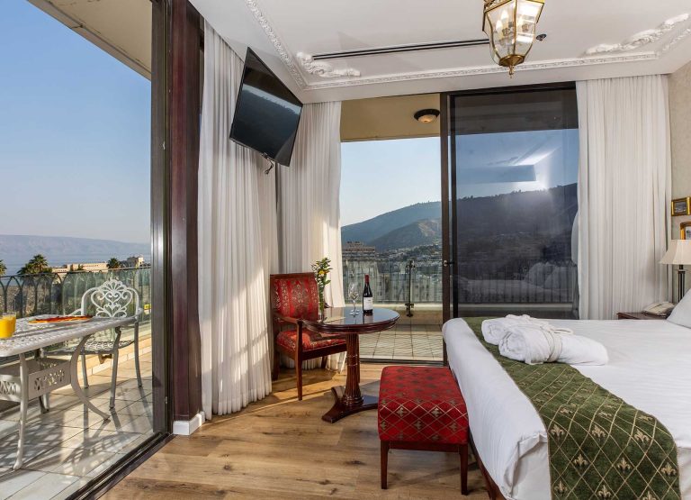 Excutive-panoramic-balcony-room-002