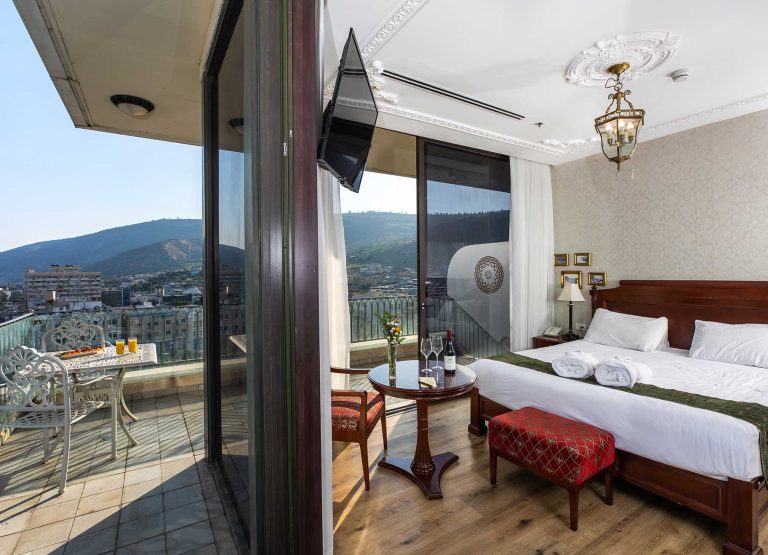 Excutive-panoramic-balcony-room-003