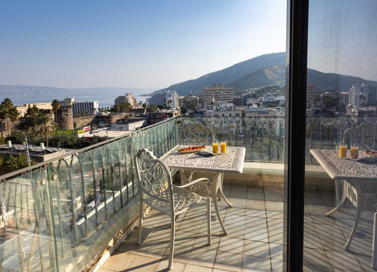 Excutive-panoramic-balcony-room-004