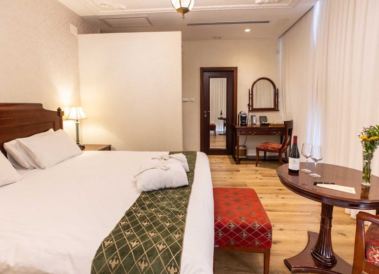 Excutive-panoramic-balcony-room-006