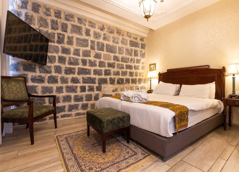 Exutive-balcony-room-001
