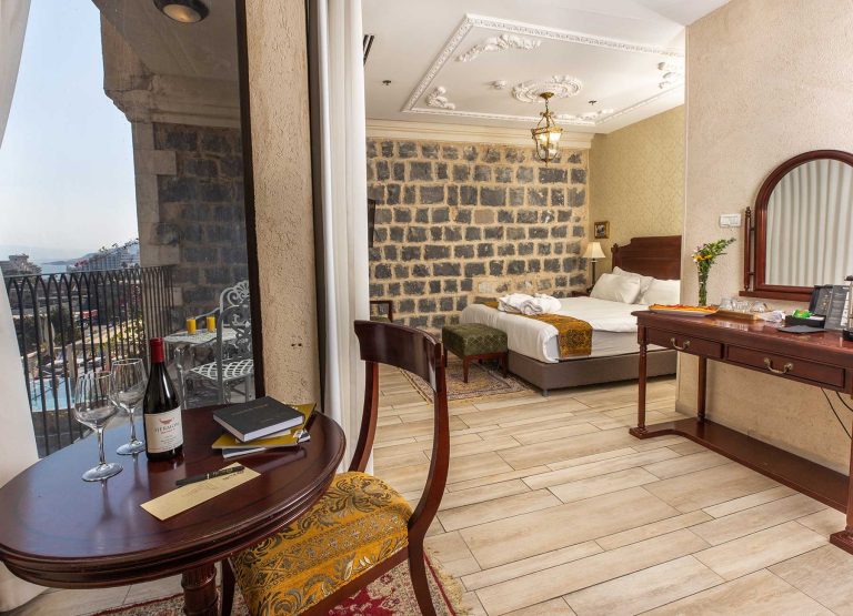 Exutive-balcony-room-002