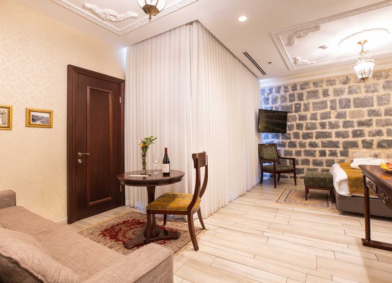 Exutive-balcony-room-005
