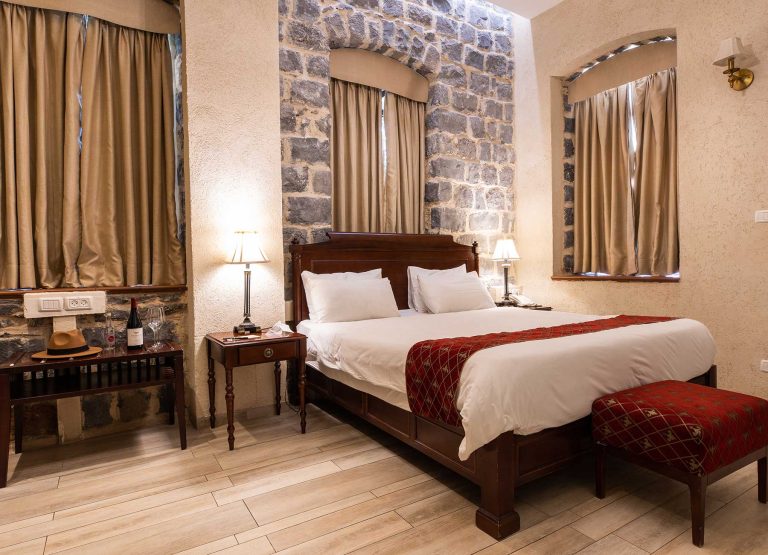 Exutive-balcony-room-007