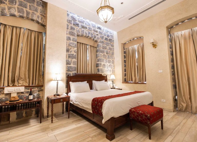 Exutive-balcony-room-009